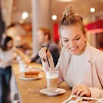 柏林米特诺沃特酒店 酒店